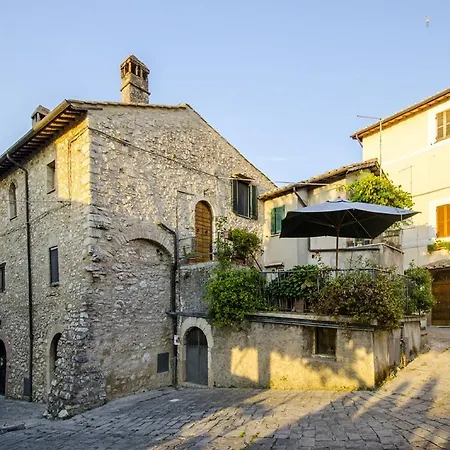 Casa Della Torre In Borgo Medievale *