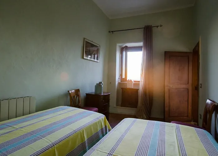 Casa Della Torre In Borgo Medievale