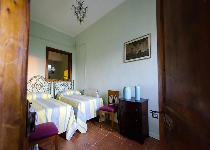 Casa Della Torre In Borgo Medievale * Stroncone