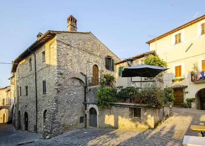 Casa Della Torre In Borgo Medievale *