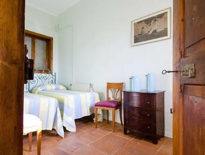 Casa Della Torre In Borgo Medievale * Stroncone